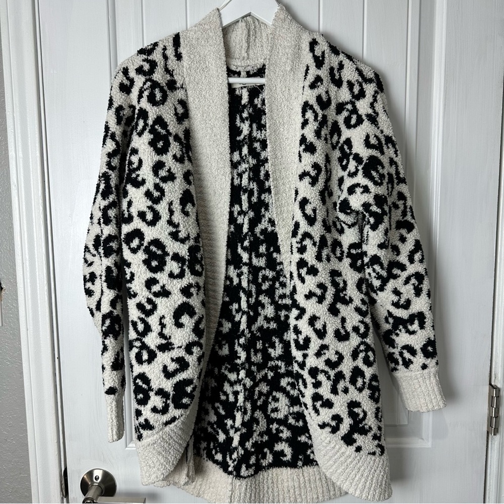 UGG Black and White leopard Print open front Cardigan with pockets size medium - Picture 2 of 8